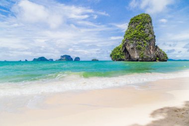 Tayland 'ın Krabi eyaletindeki Railay Plajı' nda güzel bir sahil..