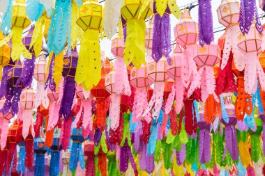 Wat Phra: Lamphun, Tayland 'da ışık festivali yapan Hariphunchai pagoda.