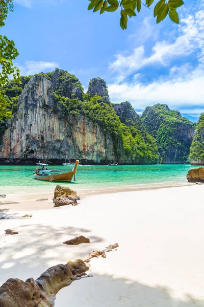 Tayland Geleneksel Uzun Kuyruklu Teknesi Tayland Phuket Eyaletindeki Güzel Plaj — Stok fotoğraf