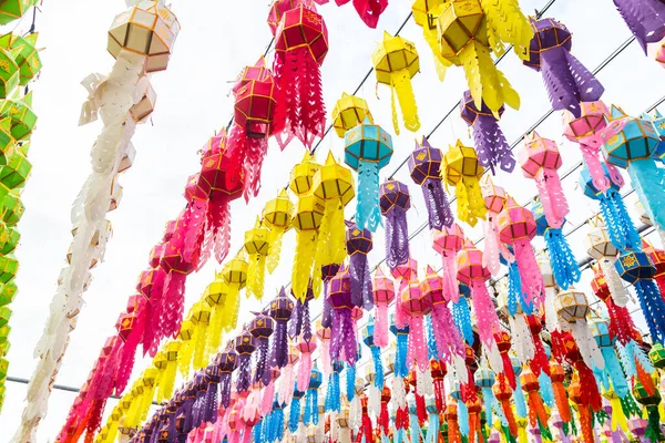 Lindo Lanterna Yeepeng Festival Wat Phra Que Hariphunchai Lamphun Tailândia — Fotografia de Stock