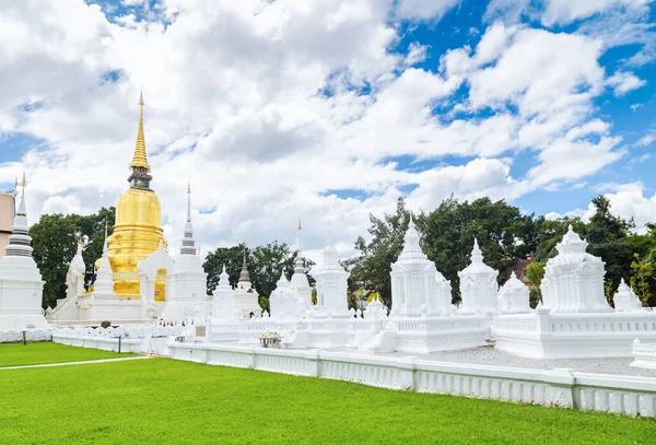 Templo Suan Dok Wat Suan Dok Monasterio Con Cielo Azul —  Fotos de Stock