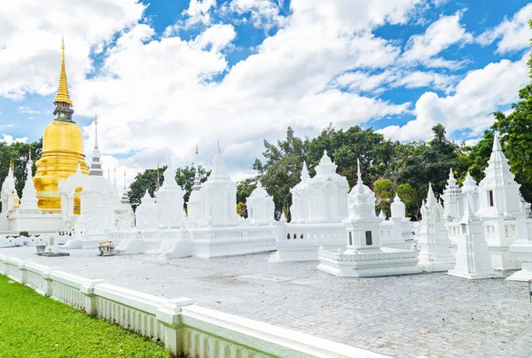 Храм Суань Док Ват Суань Док Монастир Блакитним Небом Чіанг — стокове фото