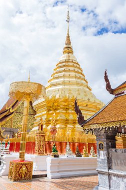 Chiang Mai, Phra 'da önemli turistik yerler. Doi Suthep, Tayland, Chiangmai' de büyük bir altın pagoda.