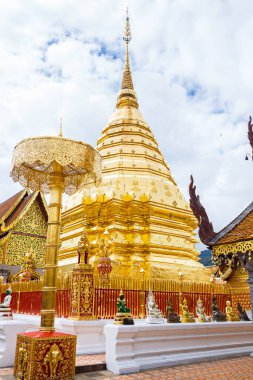 Chiang Mai, Phra 'da önemli turistik yerler. Doi Suthep, Tayland, Chiangmai' de büyük bir altın pagoda.