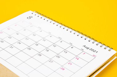 20 Ağustos 2021 Takvim masasını düzenleyicinin sarı arkaplanı planlayıp hatırlatması için kapat.