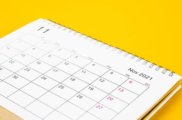 Zavřít Listopad 2021 Kalendář Stůl Pro Organizátora Plánovat Připomínat Žlutém — Stock fotografie