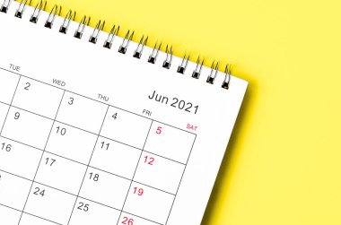 Düzenleyicinin sarı arkaplanı planlayıp hatırlatması için 2021 Haziran takvim masasını kapat.