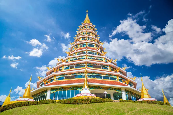 淮普拉功寺是泰国清莱的一座具有泰籍建筑的寺庙 — 图库照片