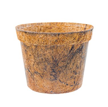 Çiçek saksısı, hindistan cevizi fiber bitkisi beyaz bir arka plan kırpma yolunda izole edilmiş. Küresel ısınmayı azalt. Organik.