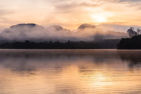 Ban Nong Thale Paisagem Natural Luz Sol Pela Manhã Montanhas — Fotografia de Stock