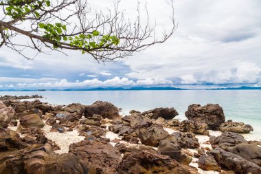 Tayland 'ın Phuket ilindeki Koh Khai Nai adası..
