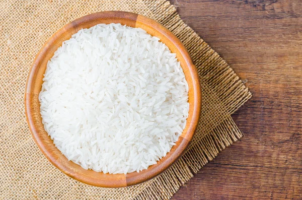 Grão Arroz Jasmim Tailandês Orgânico Tigela Madeira Preparando Para Cozido — Fotografia de Stock