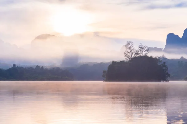 Ban Nong Thale Paisagem Natural Luz Sol Pela Manhã Montanhas — Fotografia de Stock