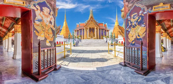 Wat Phra Kaew Templo Del Buda Esmeralda Con Cielo Azul —  Fotos de Stock