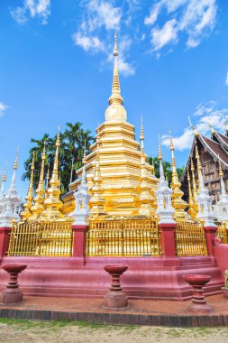 Tayland 'ın Chiang Mai şehrindeki Wat Pan Tao' nun altın tapınağı.