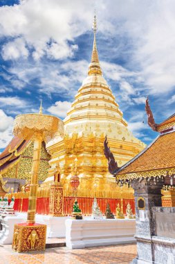 Chiang Mai, Phra 'da önemli turistik yerler. Doi Suthep, Tayland, Chiangmai' de büyük bir altın pagoda.