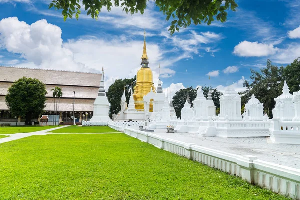 Templo Suan Dok Wat Suan Dok Monasterio Con Cielo Azul —  Fotos de Stock