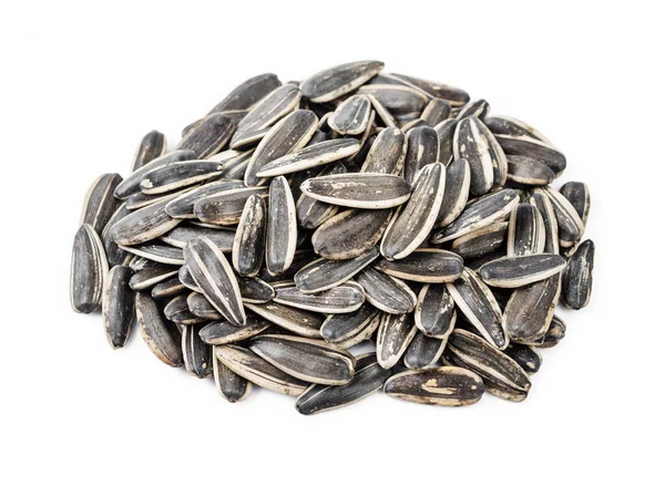 Beyaz arkaplanda kurumuş ayçiçeği tohumu.