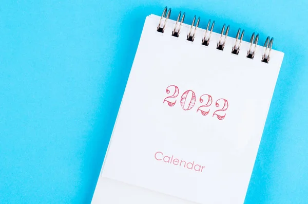 Der Mini Schreibtischkalender 2022 Auf Blauem Hintergrund — Stockfoto