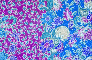 Geleneksel giysiler için desen katmak batik