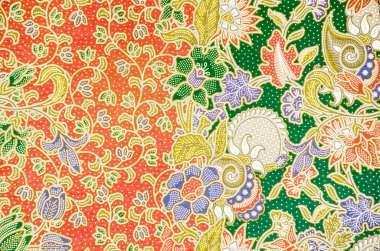 Geleneksel giysiler için desen katmak batik