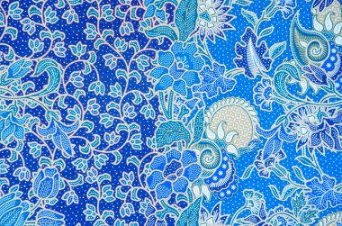 Geleneksel giysiler için desen katmak batik