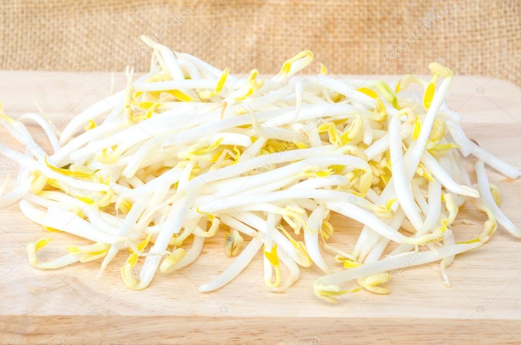 Mung beans or bean sprouts.
