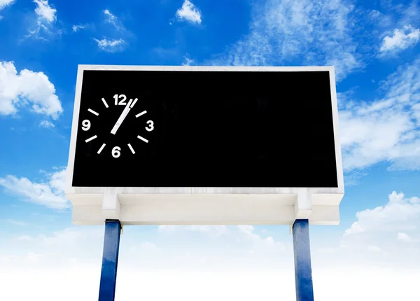 Puan Kurulu Futbol stadyumunda saat