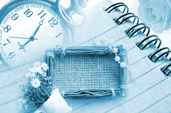 Relógio vintage e diário com moldura de foto saco — Fotografia de Stock