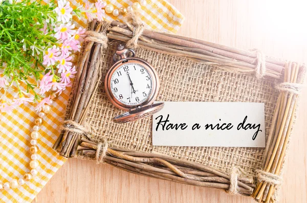 Tenga una buena tarjeta de día y un reloj de bolsillo a las 6 AM . — Foto de Stock