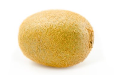 Beyaz arkaplanda yalıtılmış Kivi meyvesi.