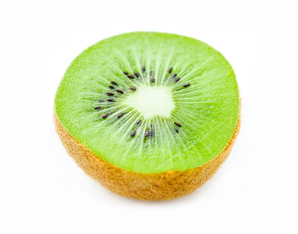 Închideți fundalul izolat de fructe proaspete jumătate kiwi . — Fotografie, imagine de stoc