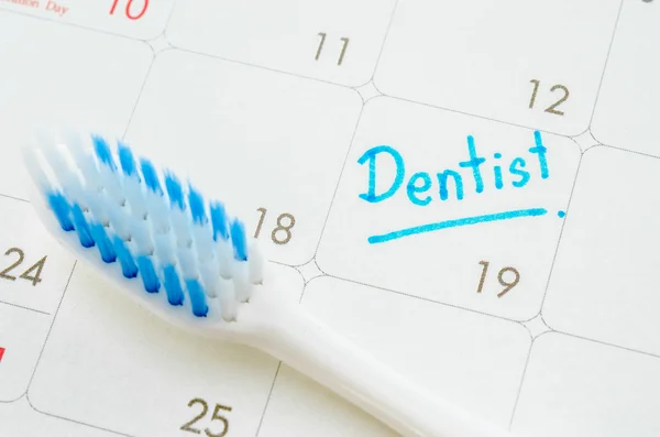 De woorden geschreven op een kalender tandarts. — Stockfoto