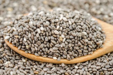 tahta kaşık Chia tohum.