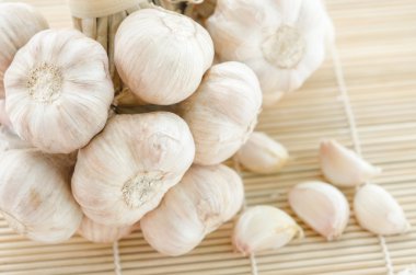 Organik sarımsak kadar kapatın.