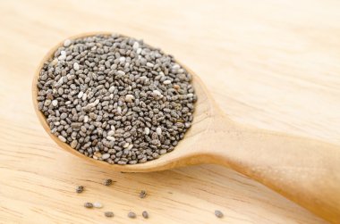 tahta kaşık Chia tohum.