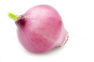 beyaz üzerine kırmızı soğan.