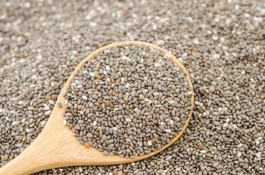 tahta kaşık Chia tohum.