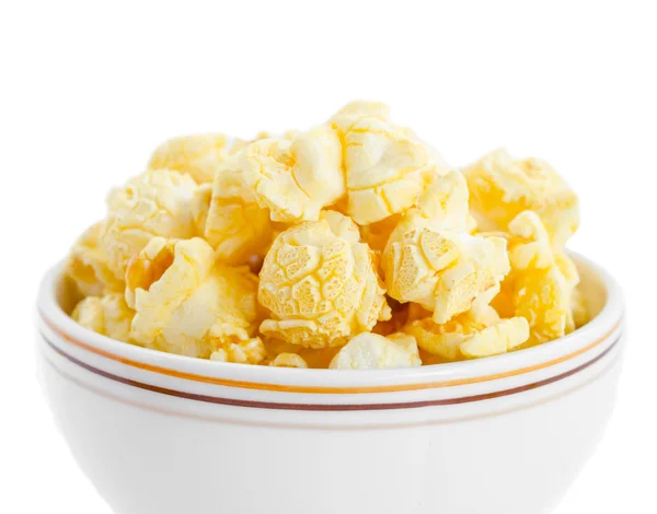 Bílá miska s popcorn. — Stock fotografie