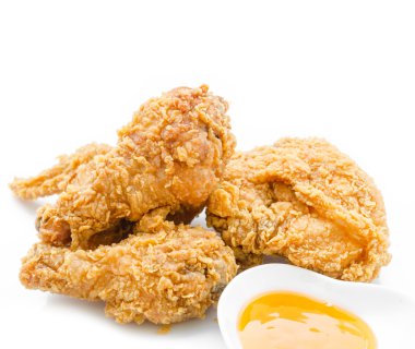 Kızarmış tavuk ve kırmızı biber sosu.