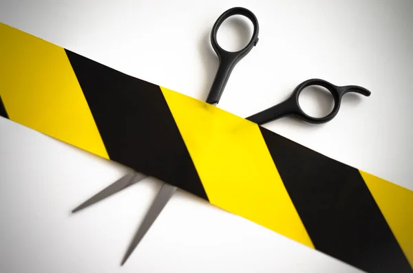 Nożyczki Włosów Uszczelnione Taśmą Zakazującą Kolorze Czarno Żółtym Usługi Fryzjerskie — Zdjęcie stockowe