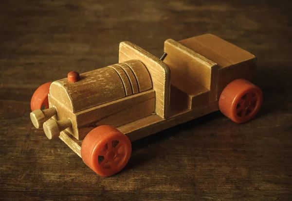 Oude Houten Kinderwagen Met Rode Wielen Vintage Tafel — Stockfoto