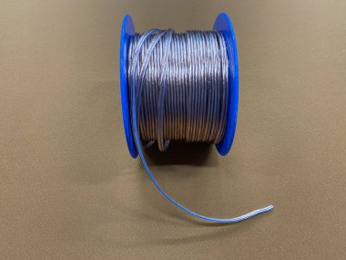 Şeffaf yalıtımda bakır telli bobin.