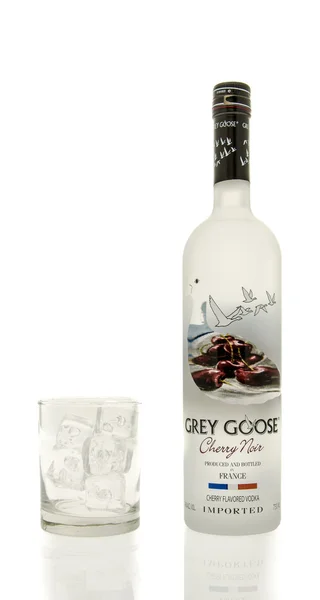 Grey Goose kiraz noir votka — Stok fotoğraf