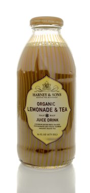 Harney ve oğulları organik limonata ve çay suyu içmek