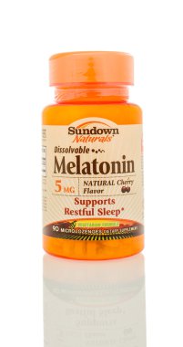 Melatonin bir şişe 