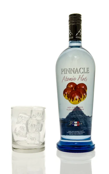 Pinnacle atomic hots vodka — Stok fotoğraf