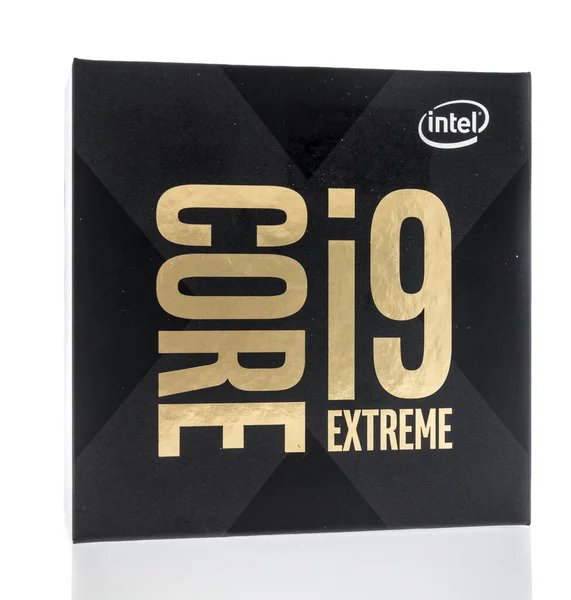 Winneconne 2020年10月27日 分離された背景にインテルCore I9極端なプロセッサのパッケージ — ストック写真