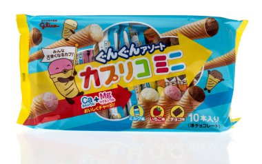 Winneconne, WI -27 Ekim 2020: İzole edilmiş arka planda bir paket Glico caplico mini obukuro.