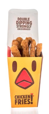 Winneconne, WI -12 Ocak 2021: İzole bir arkaplanda Burger King tavuk kızartması paketi.
